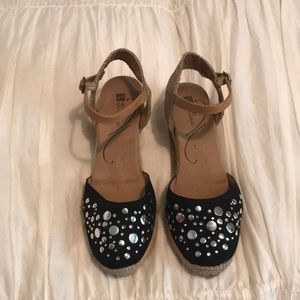 White Mountain espadrilles 6 1/2 m 2 1/2 “ high